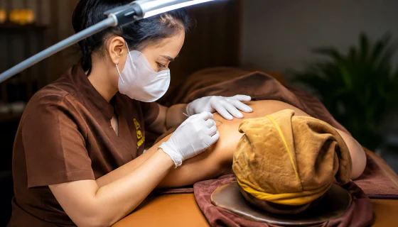 NẶN MỤN LƯNG