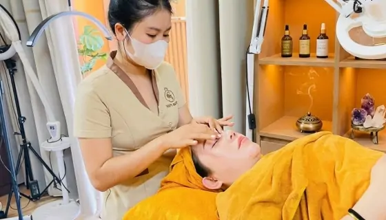 Gội đã thông kinh lạc Vai - Cổ - Gáy